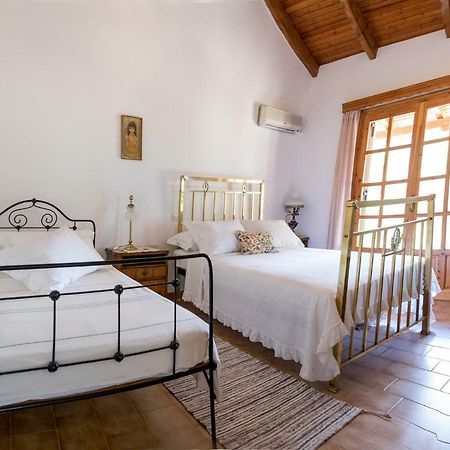 Villa Artjeta Кастросикия Екстериор снимка